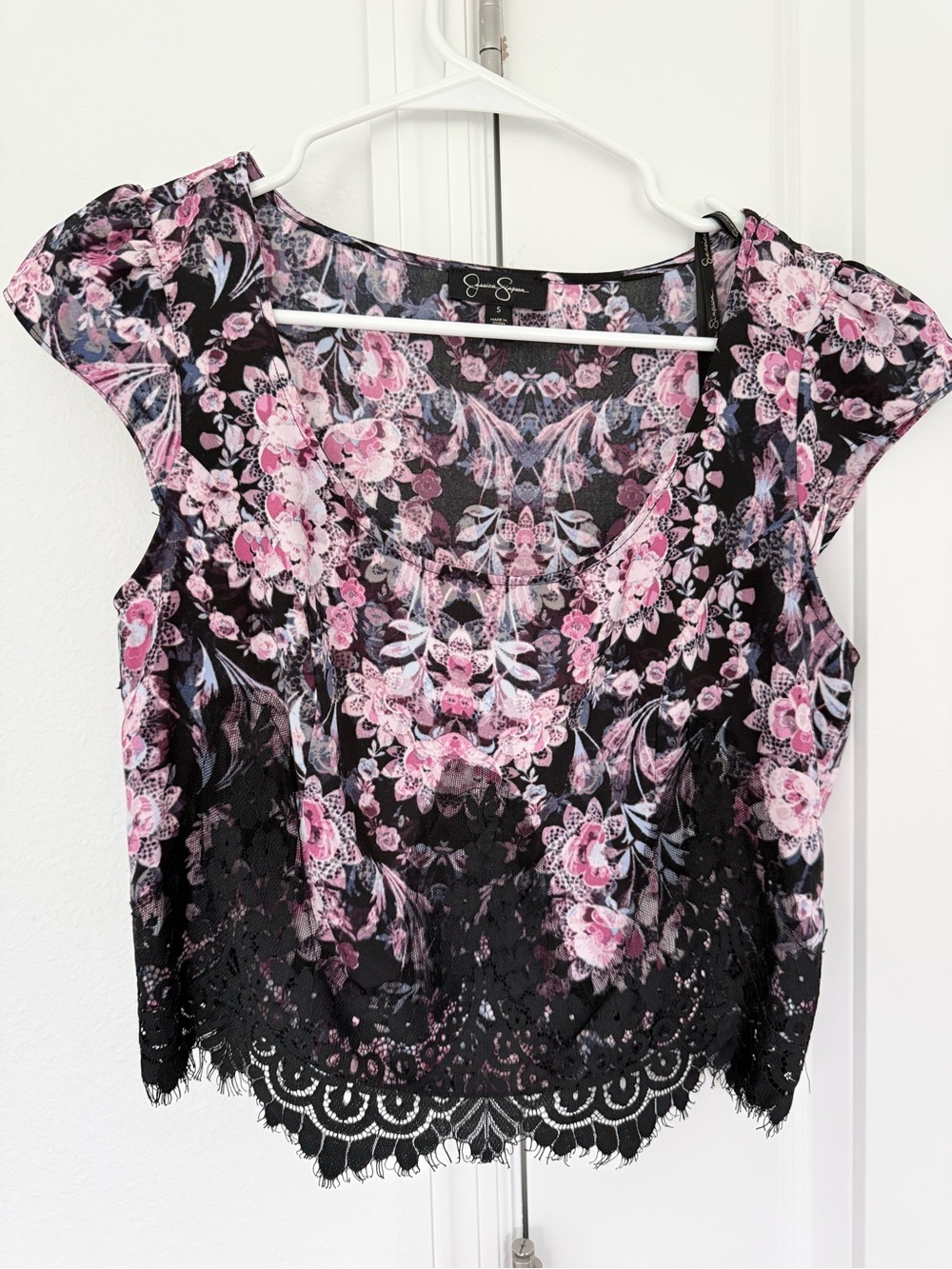 Jessica Simpson Black & Pink Floral Lace-Edge Crop Top